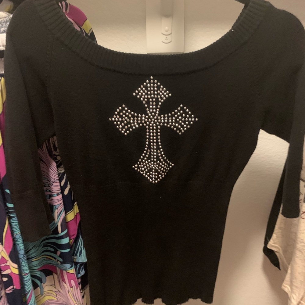 Light weight form fitted sweater with studded cross details 3/4 sleeve